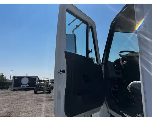 INTERNATIONAL 4400 Door Assembly, Front
