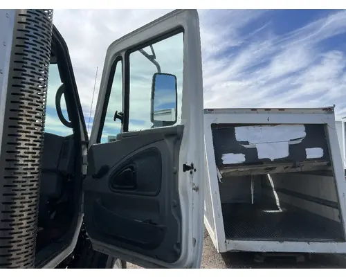 INTERNATIONAL 4400 Door Assembly, Front