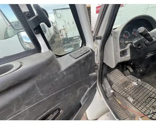 INTERNATIONAL 4400 Door Assembly, Front