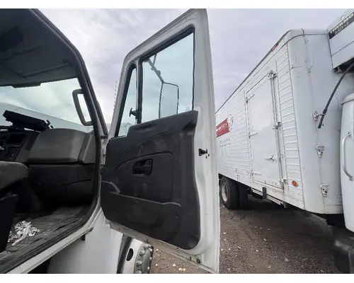 INTERNATIONAL 4400 Door Assembly, Front
