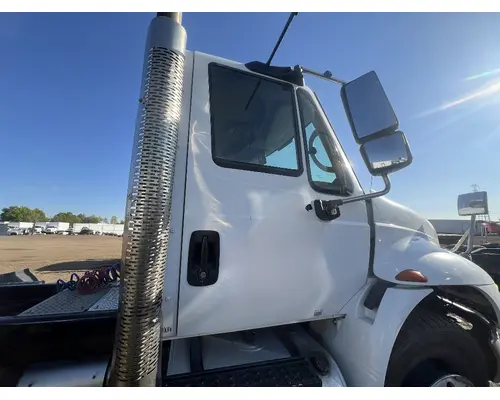 INTERNATIONAL 4400 Door Assembly, Front