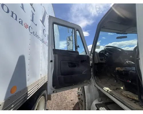 INTERNATIONAL 4400 Door Assembly, Front