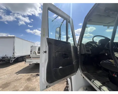 INTERNATIONAL 4400 Door Assembly, Front