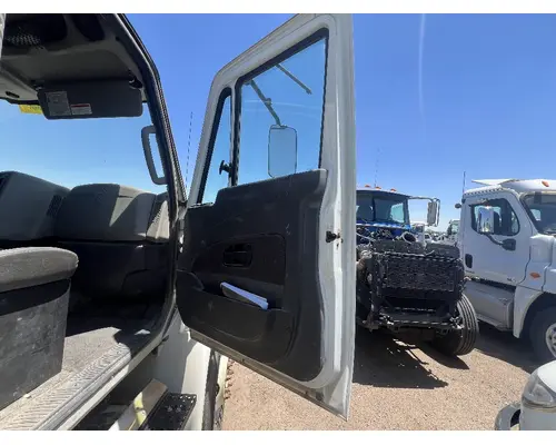 INTERNATIONAL 4400 Door Assembly, Front