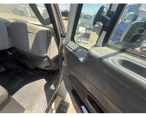 INTERNATIONAL 4400 Door Assembly, Front
