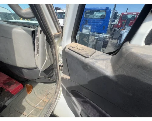 INTERNATIONAL 4400 Door Assembly, Front