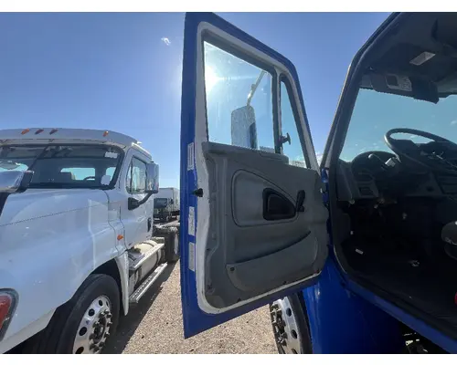 INTERNATIONAL 4400 Door Assembly, Front