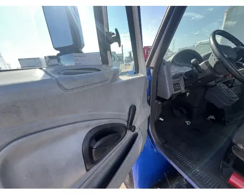 INTERNATIONAL 4400 Door Assembly, Front