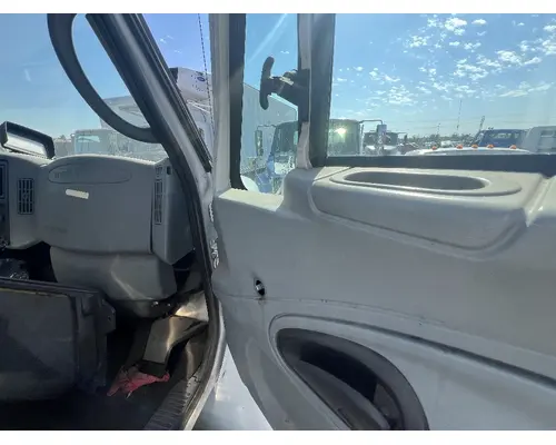 INTERNATIONAL 4400 Door Assembly, Front