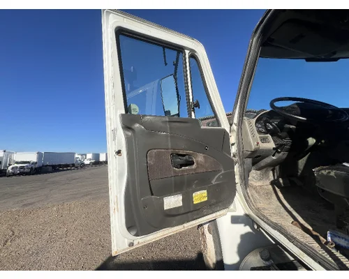 INTERNATIONAL 4400 Door Assembly, Front