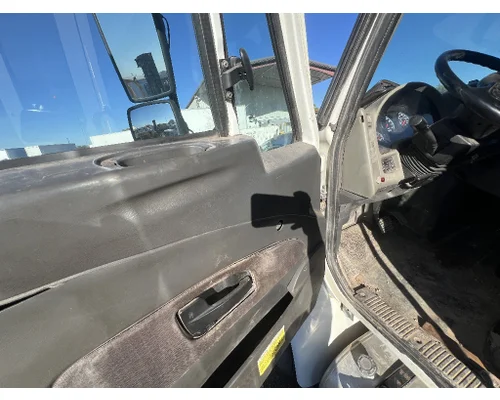 INTERNATIONAL 4400 Door Assembly, Front