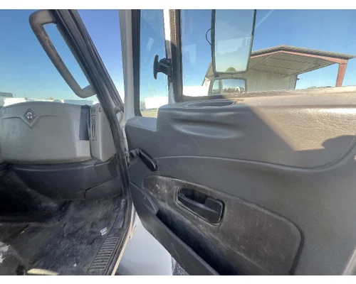 INTERNATIONAL 4400 Door Assembly, Front