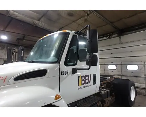 INTERNATIONAL 4400 Door Assembly, Front