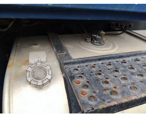 INTERNATIONAL 4400 FUEL TANK