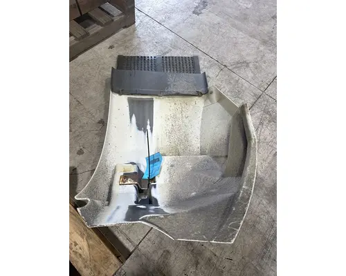 INTERNATIONAL 4400 Fender Extension