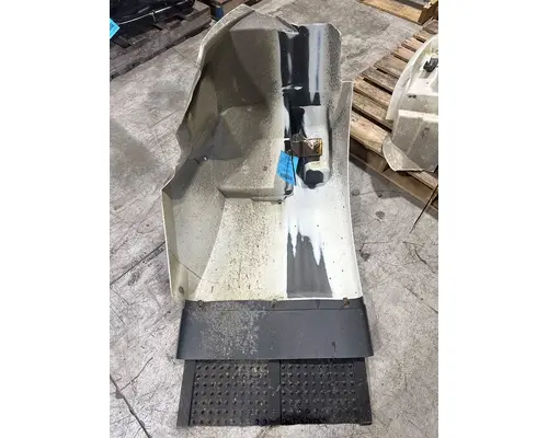 INTERNATIONAL 4400 Fender Extension