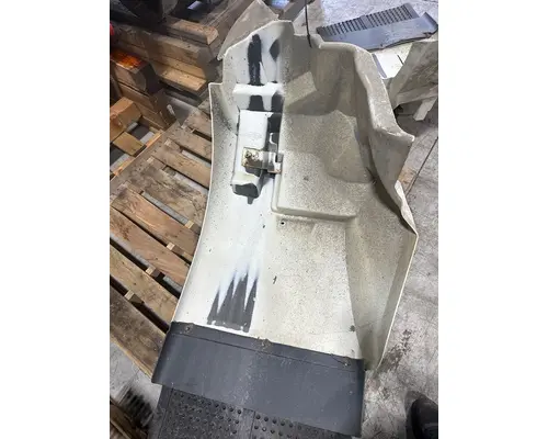 INTERNATIONAL 4400 Fender Extension