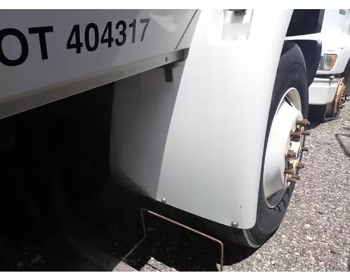 INTERNATIONAL 4400 Fender Extension