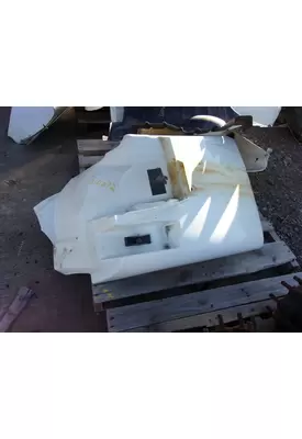 INTERNATIONAL 4400 Fender Extension