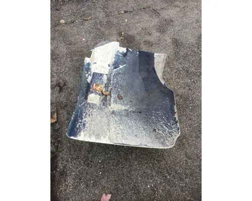 INTERNATIONAL 4400 Fender Extension