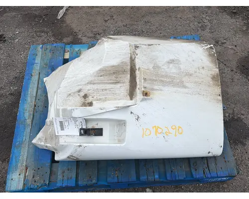 INTERNATIONAL 4400 Fender Extension