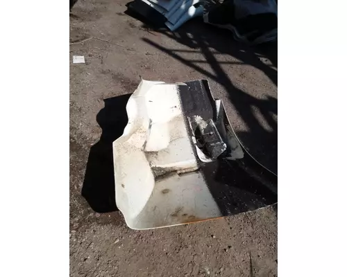 INTERNATIONAL 4400 Fender Extension