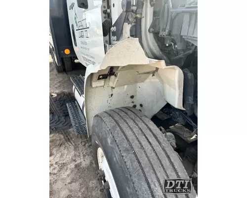 INTERNATIONAL 4400 Fender Extension