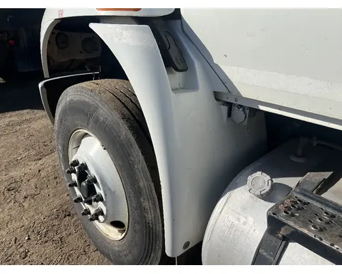 INTERNATIONAL 4400 Fender Extension
