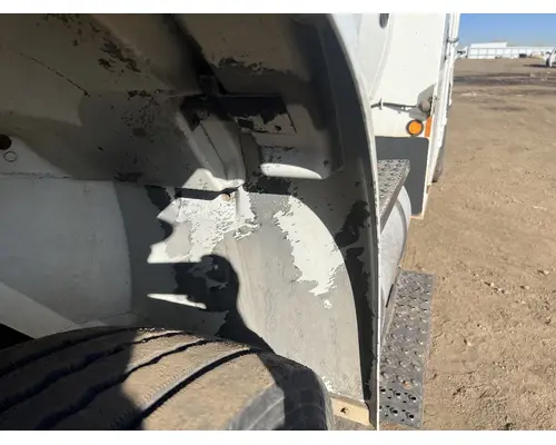 INTERNATIONAL 4400 Fender Extension