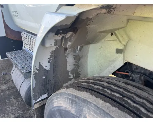 INTERNATIONAL 4400 Fender Extension