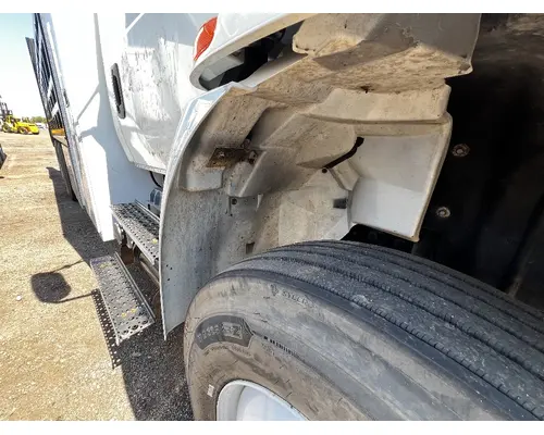INTERNATIONAL 4400 Fender Extension