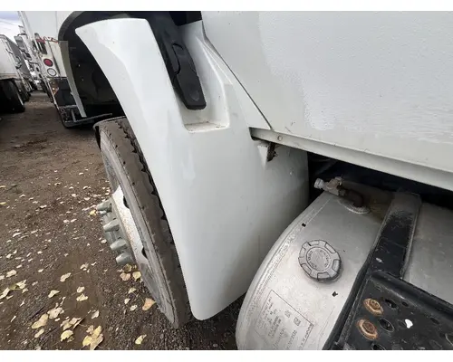 INTERNATIONAL 4400 Fender Extension
