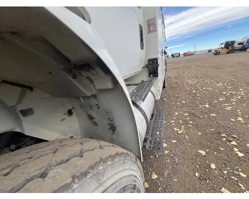 INTERNATIONAL 4400 Fender Extension