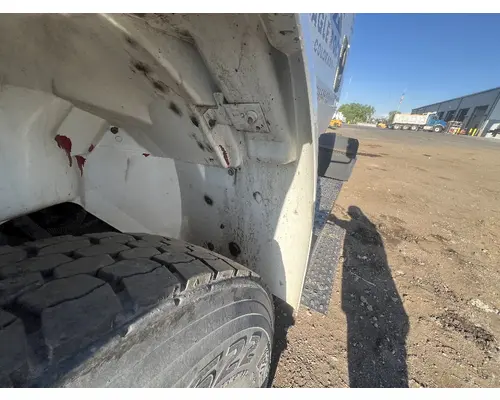 INTERNATIONAL 4400 Fender Extension