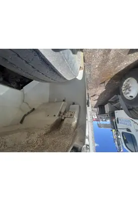 INTERNATIONAL 4400 Fender Extension