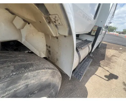 INTERNATIONAL 4400 Fender Extension