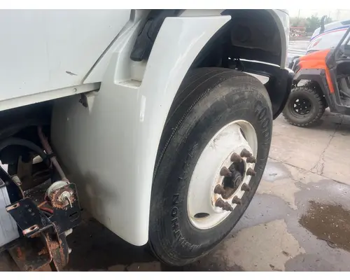 INTERNATIONAL 4400 Fender Extension