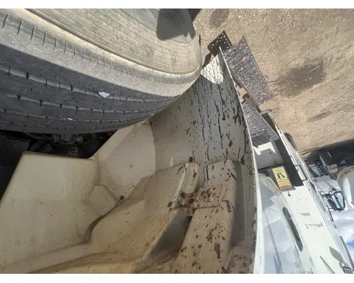 INTERNATIONAL 4400 Fender Extension