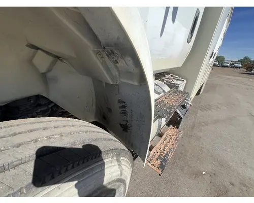 INTERNATIONAL 4400 Fender Extension