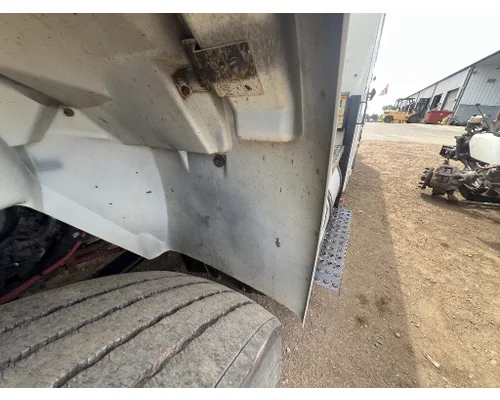 INTERNATIONAL 4400 Fender Extension