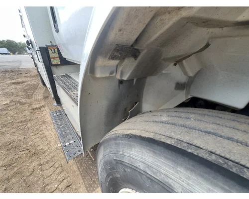 INTERNATIONAL 4400 Fender Extension