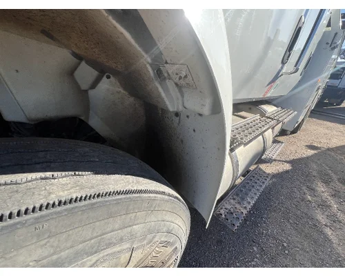 INTERNATIONAL 4400 Fender Extension
