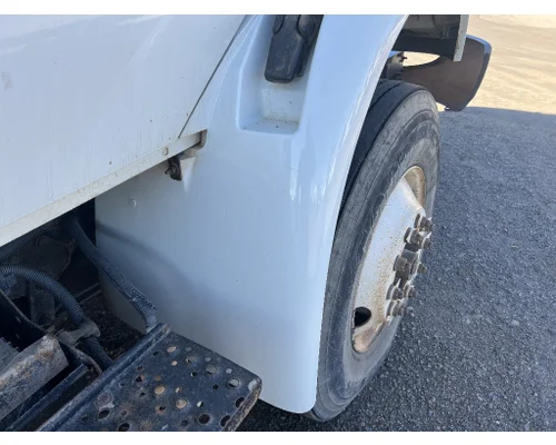 INTERNATIONAL 4400 Fender Extension