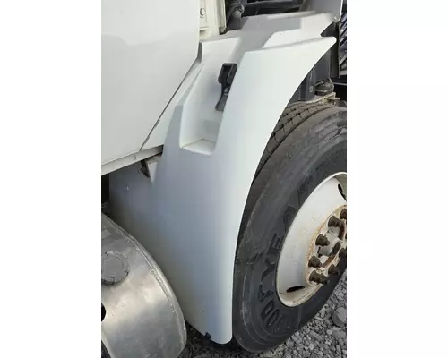 INTERNATIONAL 4400 Fender