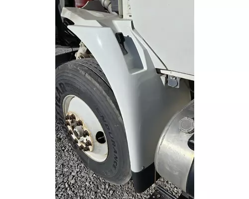 INTERNATIONAL 4400 Fender