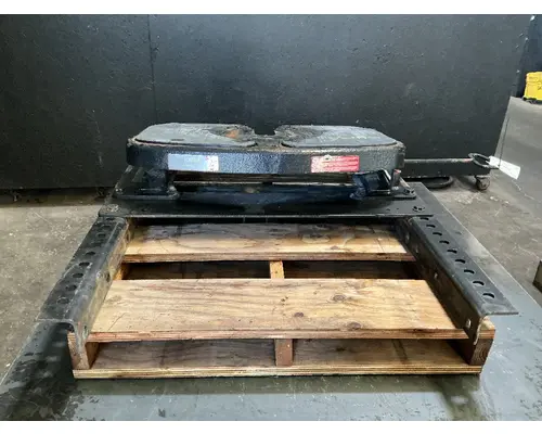 INTERNATIONAL 4400 Fifth Wheel