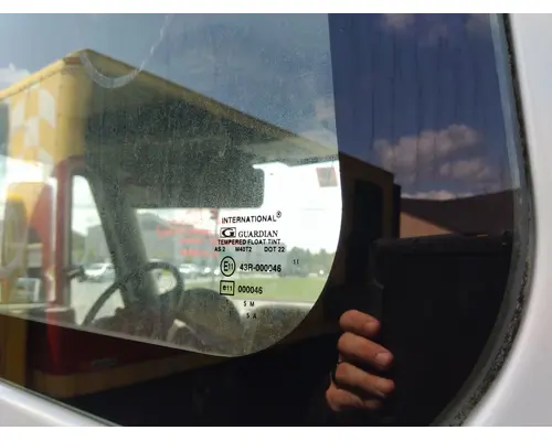 INTERNATIONAL 4400 GLASS, BACK
