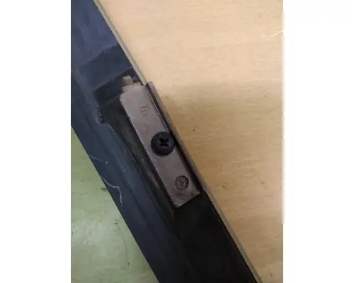 INTERNATIONAL 4400 GLASS, DOOR VENT, FRONT