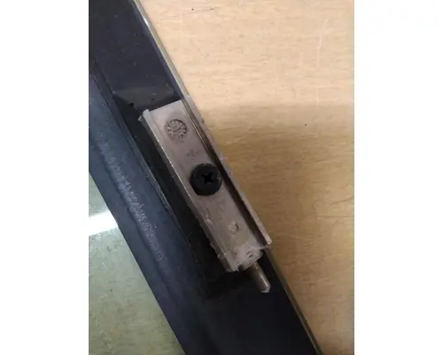 INTERNATIONAL 4400 GLASS, DOOR VENT, FRONT