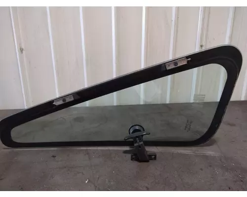 INTERNATIONAL 4400 GLASS, DOOR VENT, FRONT